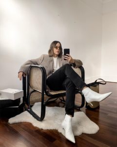 How Women of sort of Cities wear Skinny Jeans image 1