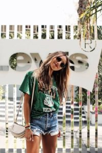 How to style denim shorts women image 6