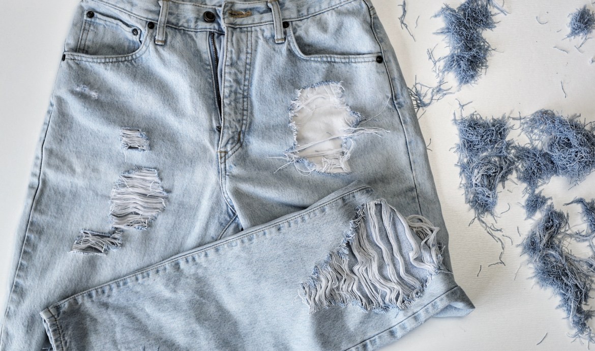 Distressing DIY for your Jeans