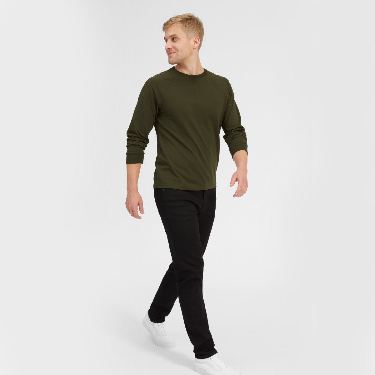https s3.amazonaws.com appforest uf f1545273491491x322026082967040260 EVERLANE20The20Athletic20Fit20 20Black
