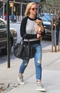 j lawrence for CELEBRITIES WHO SLEW BOYFRIEND JEANS!