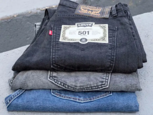 LEVIS 501 JEANS! image 2